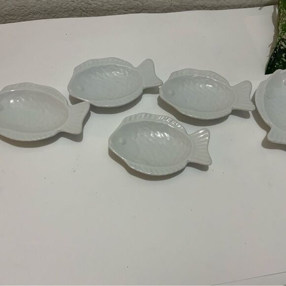 White Ceramic Fish Shaped Serving Trinket Dishes Set of 5 G3 - Picture 1 of 4
